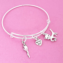Load image into Gallery viewer, Cat Mouse Bangle Silver
