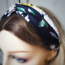 Load image into Gallery viewer, Cherry Blossom Headband Black
