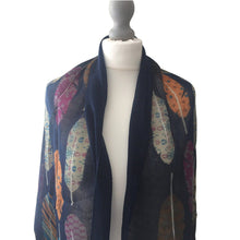 Load image into Gallery viewer, Feather Print Scarf Black
