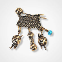 Load image into Gallery viewer, Knitting Lover Brooch - Bronze
